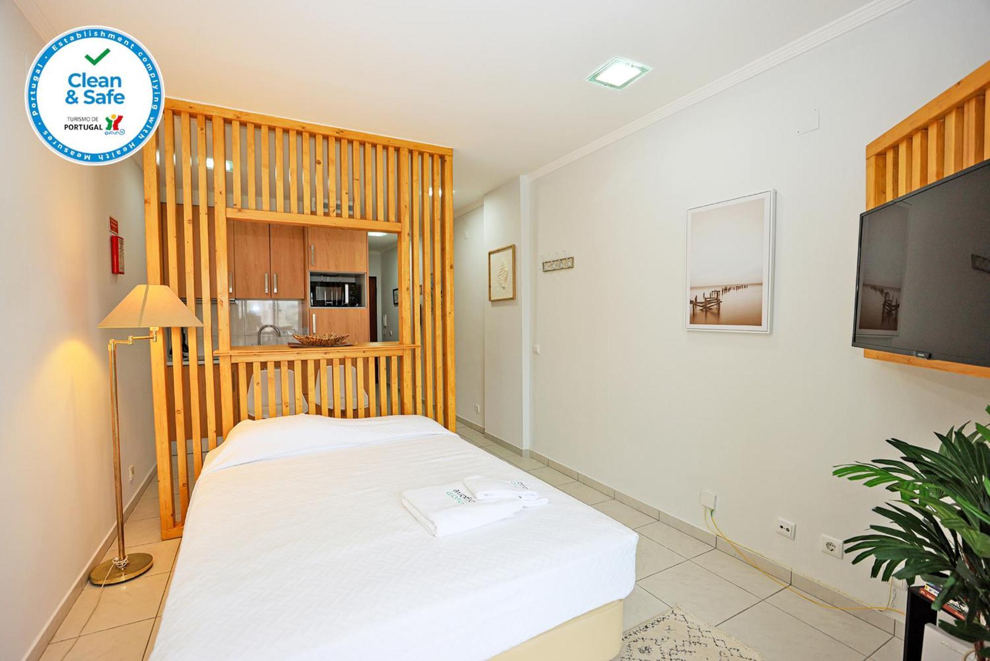 A01 - Marina Mirror Harbour Apartment Лагос Екстериор снимка