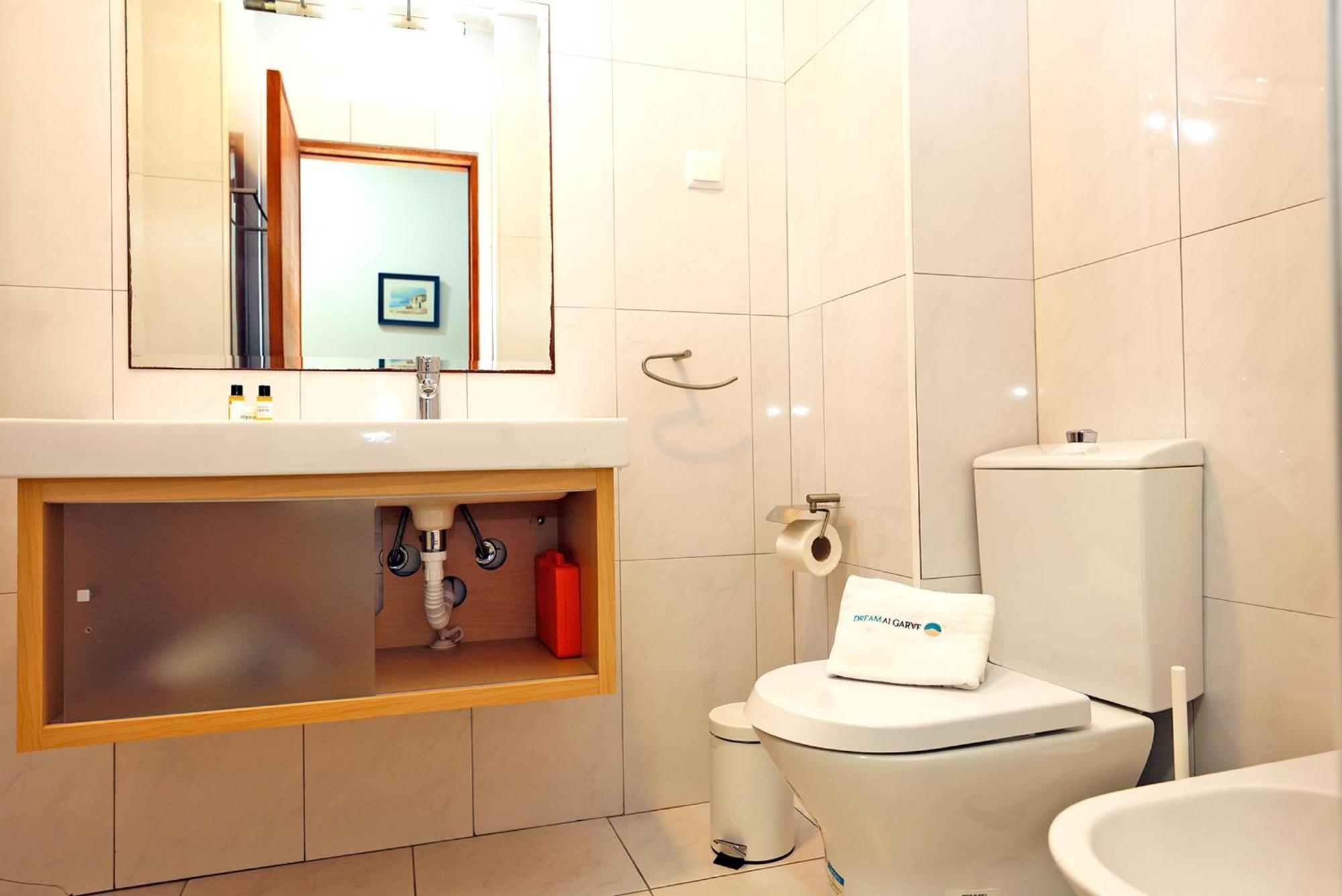 A01 - Marina Mirror Harbour Apartment Лагос Екстериор снимка