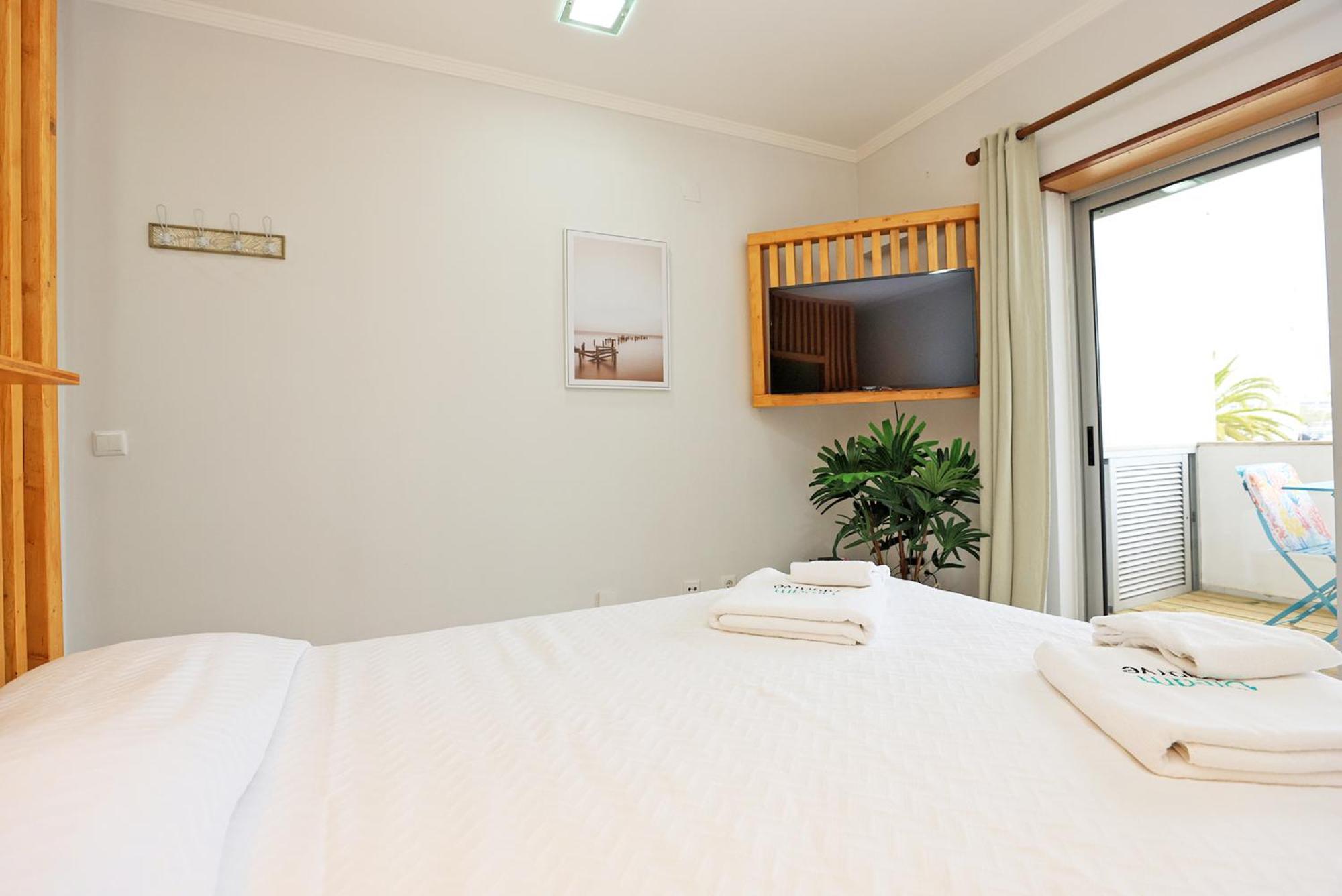 A01 - Marina Mirror Harbour Apartment Лагос Екстериор снимка